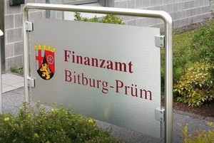 Schild Finanzamt Bitburg-Prüm
